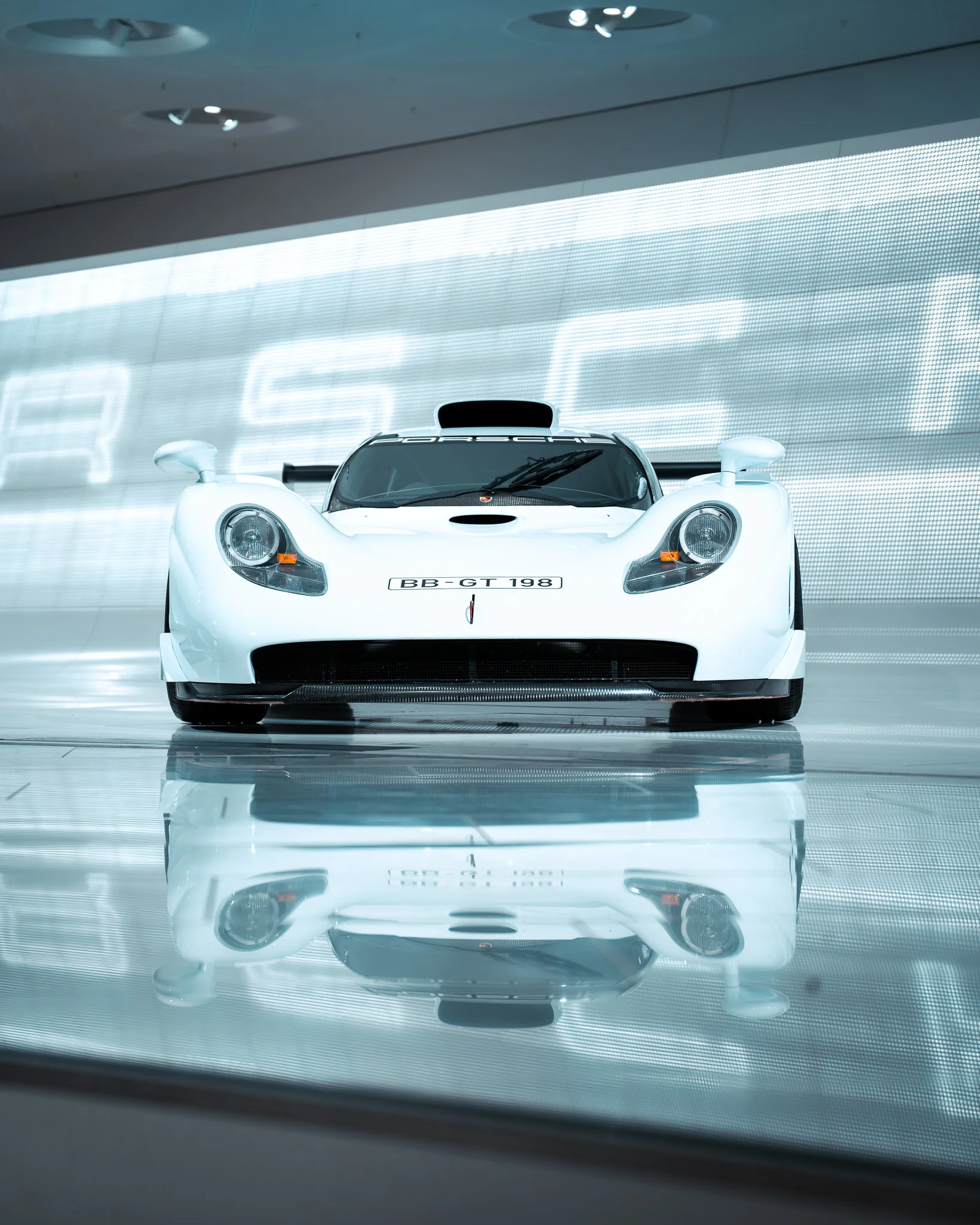 Autofotografie Kempten – Sportwagen in dramatischem Licht