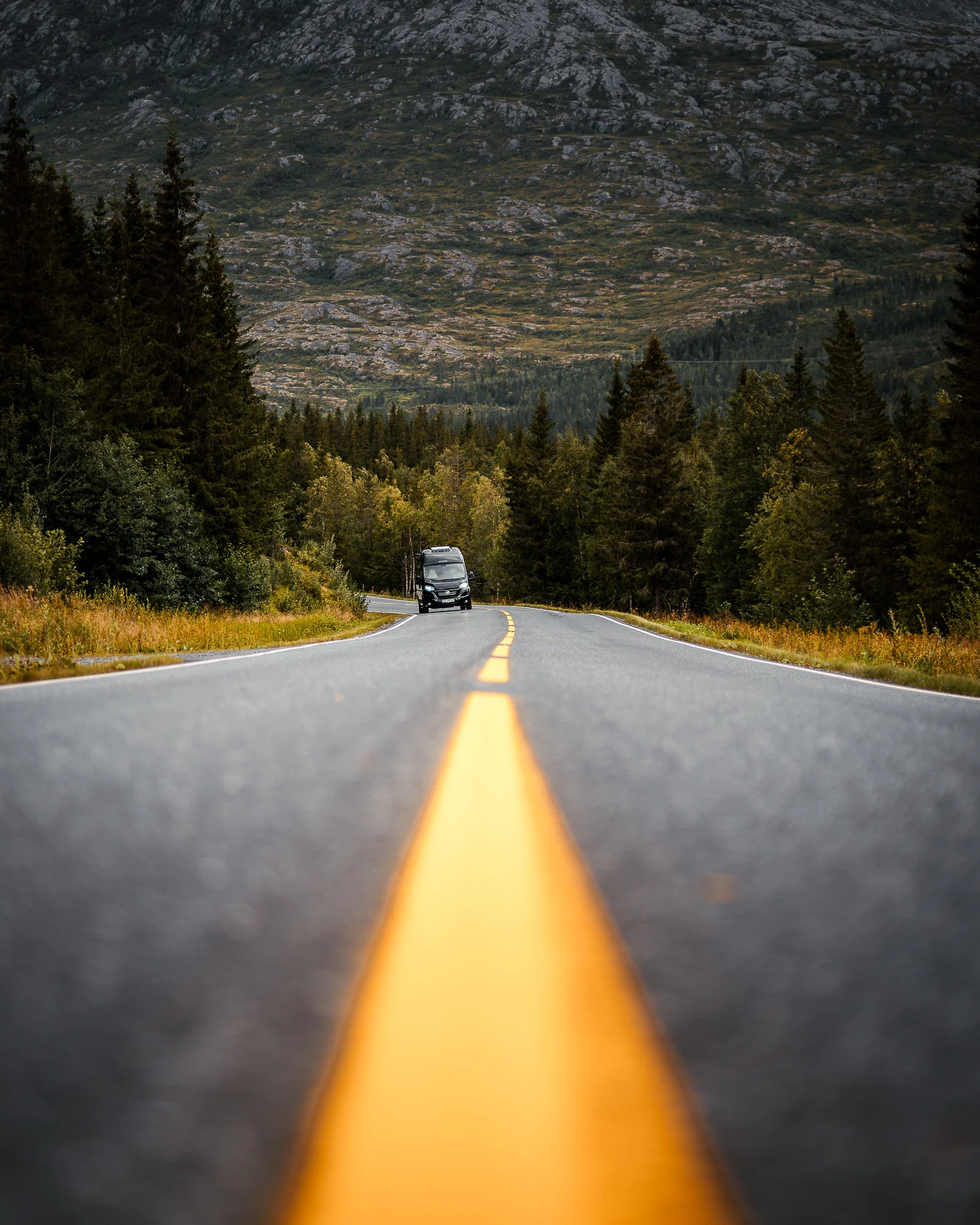 Car photography Allgäu – vehicle against alpine backdrop