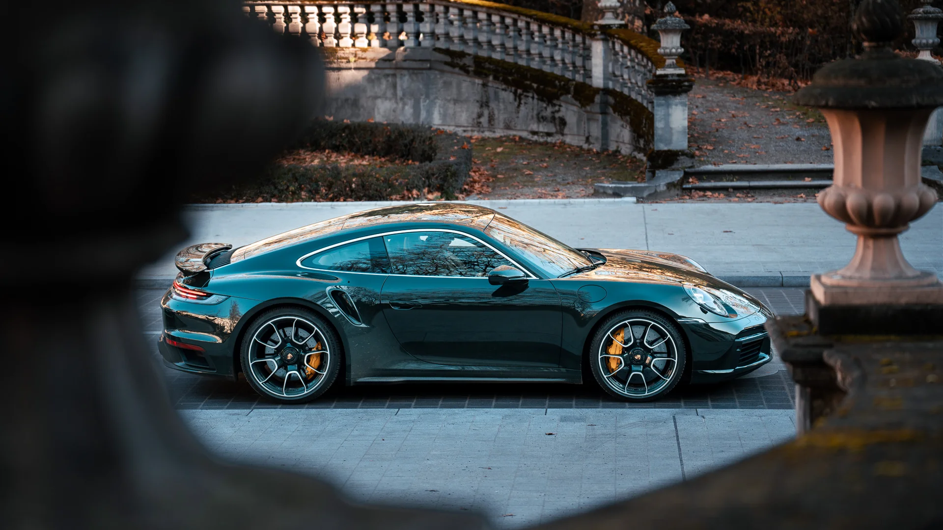 Automotive Kempten – elegant sports car detail shot
