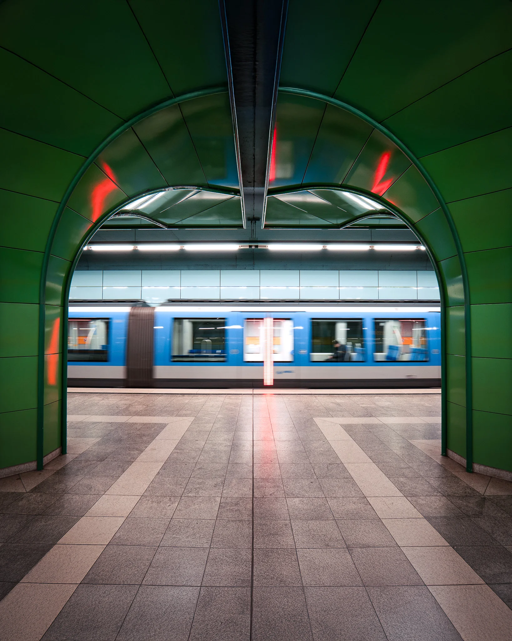 City photography Kempten – reflections and light play
