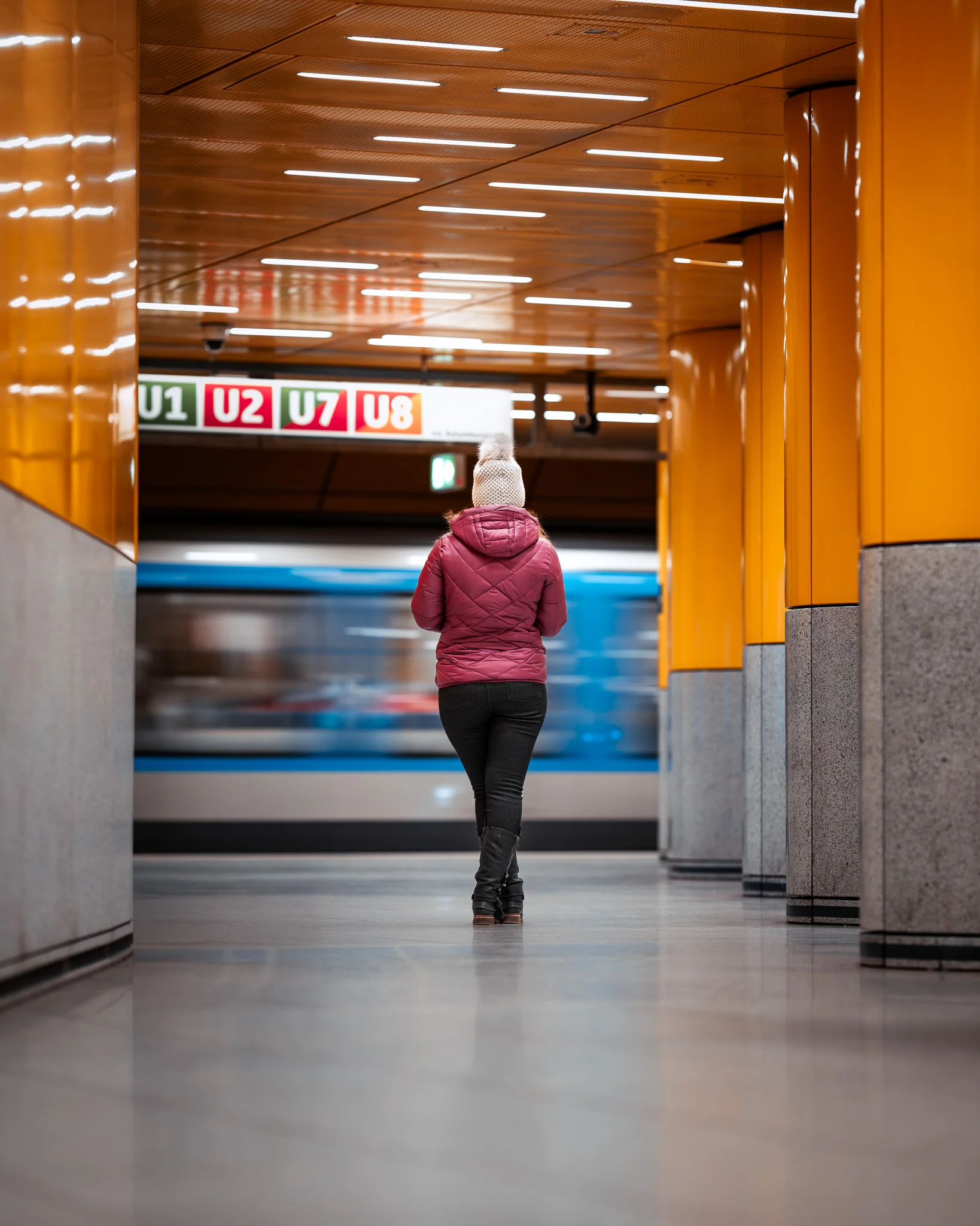 Street photography Allgäu – empty paths in evening light