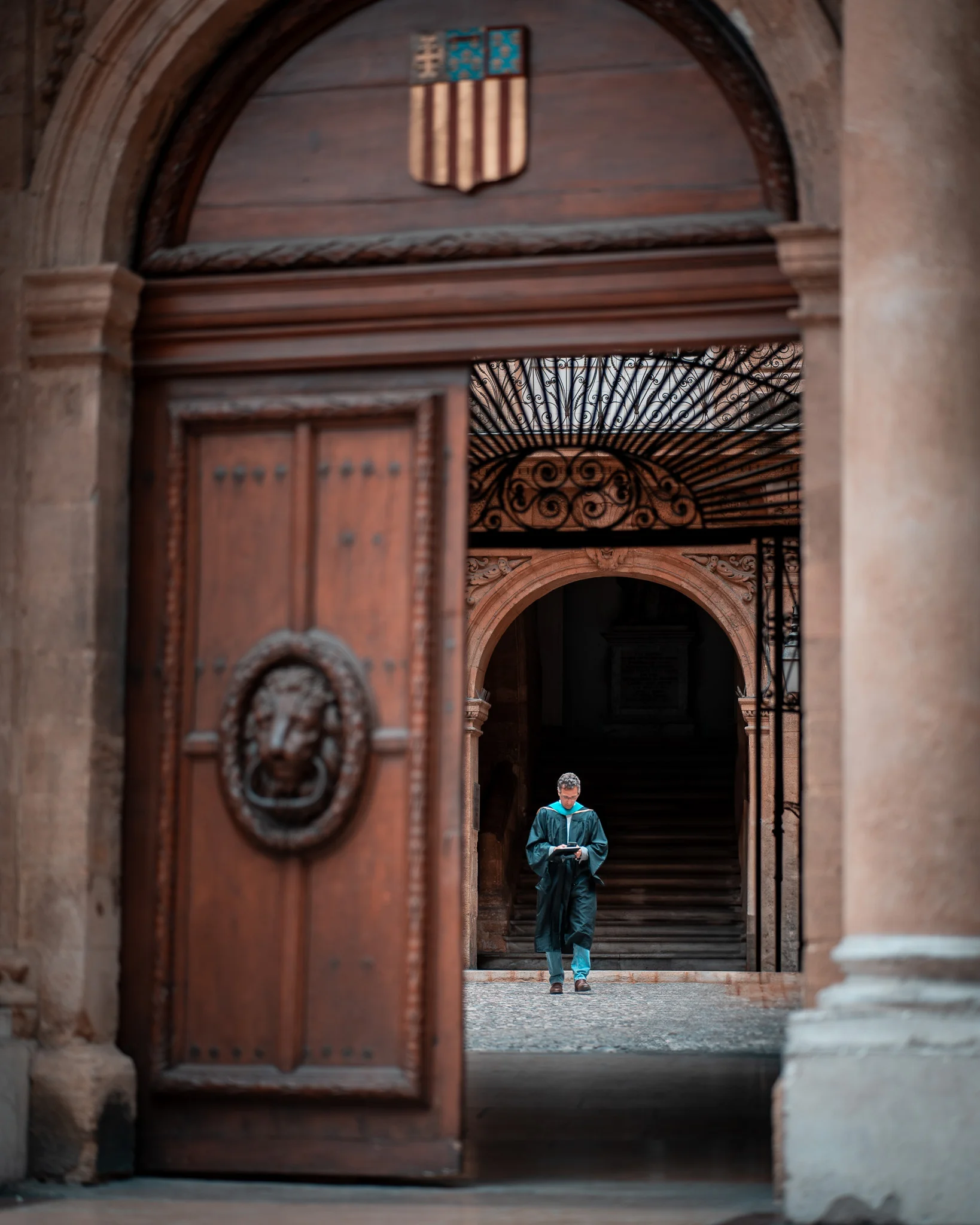 Street photography Allgäu – evening atmosphere in the city centre